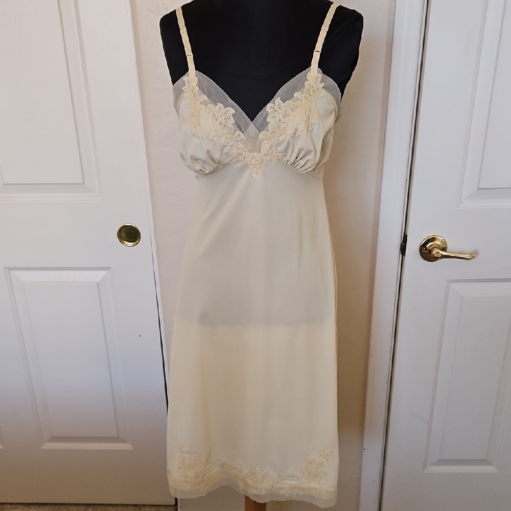 Luxurious Cream Lace Nylon Slip